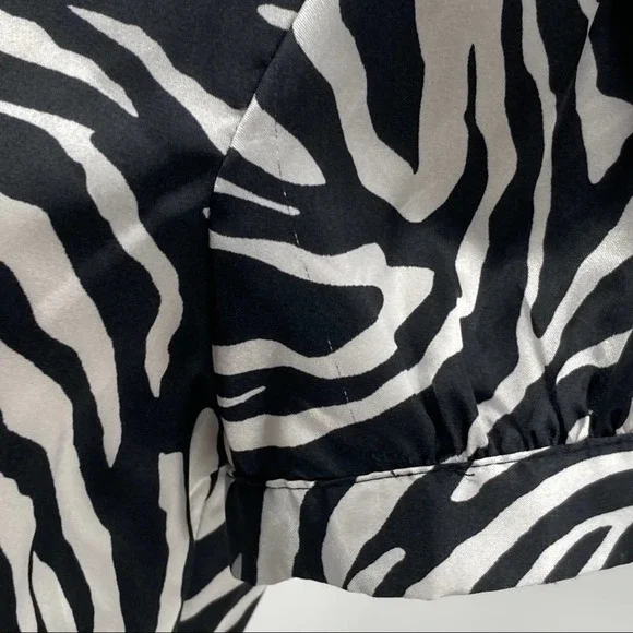 Guess Jeans Zebra Print Silky Short Sleeve Button Front Ruched Collared Blouse - Picture 13 of 14